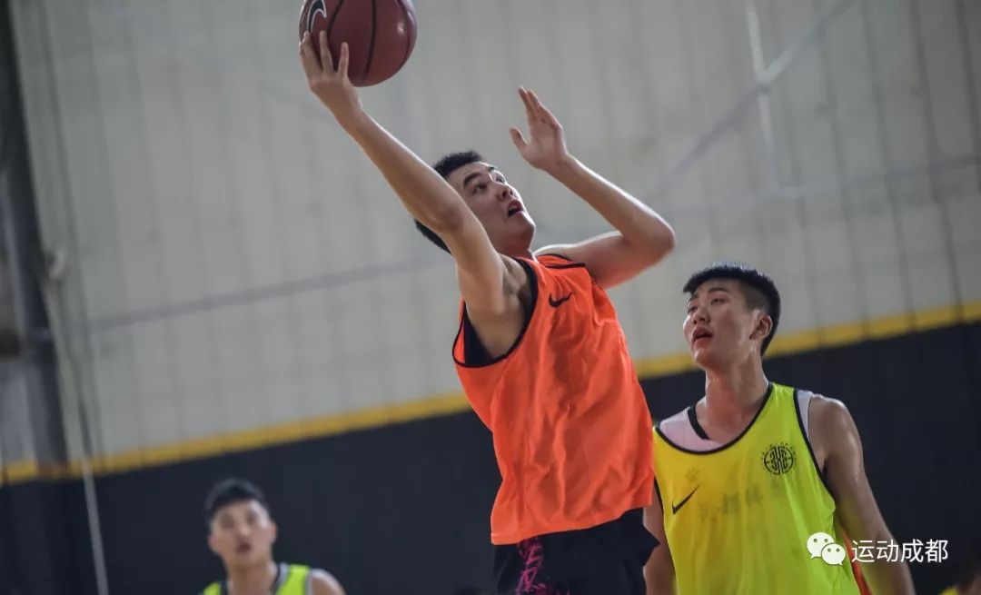 国际篮球比赛规则制定时间，从球筐到秒表的进化史