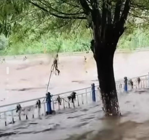辽宁建昌强降雨300多人被困，一场人与自然的硬仗