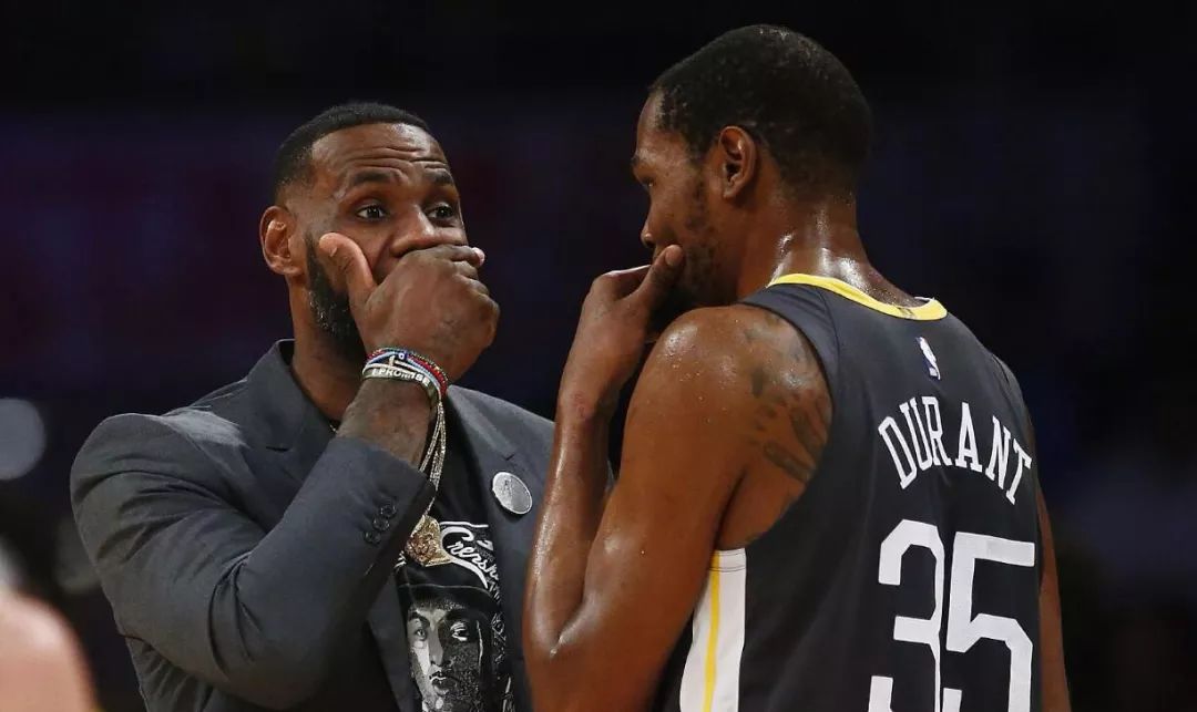 那年夏天,詹姆斯跪在甲骨文球场哭了—NBA15-16赛季总冠军,一个让克利夫兰等了52年的奇迹 那年夏天,詹姆斯跪在甲骨文球场哭了—NBA15-16赛季总冠军,一个让克利夫兰等了52年的奇迹