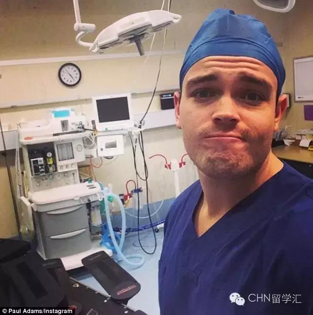 英国奥运金牌选手回医院上班了,从领奖台到手术台,这哥们的转身太真实 英国奥运金牌选手回医院上班了,从领奖台到手术台,这哥们的转身太真实